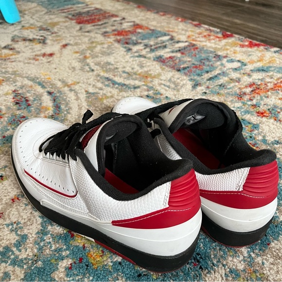 ✅✅🚨Size 10- Jordan 2 Retro Low Chicago 2015 Original Nike Casual Hard Use - Picture 6 of 6